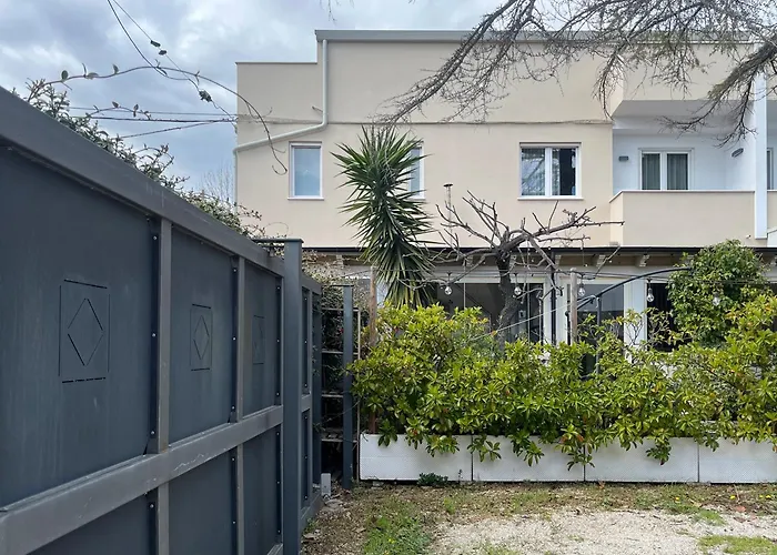 Samburoom Bed and Breakfast 3*